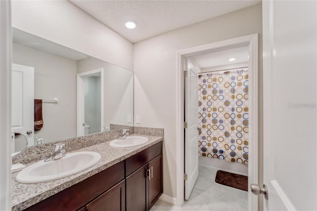 11918 MIRACLE MILE DR — photo 13