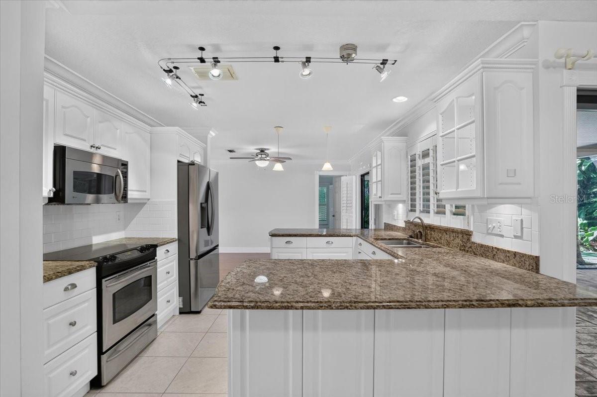 7604 19TH AVENUE DR W — photo 16
