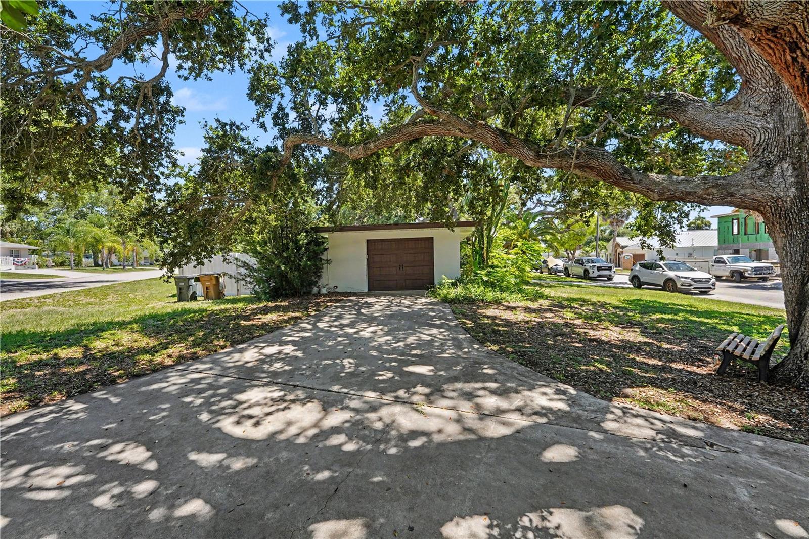 217 GARDEN CIR — photo 2