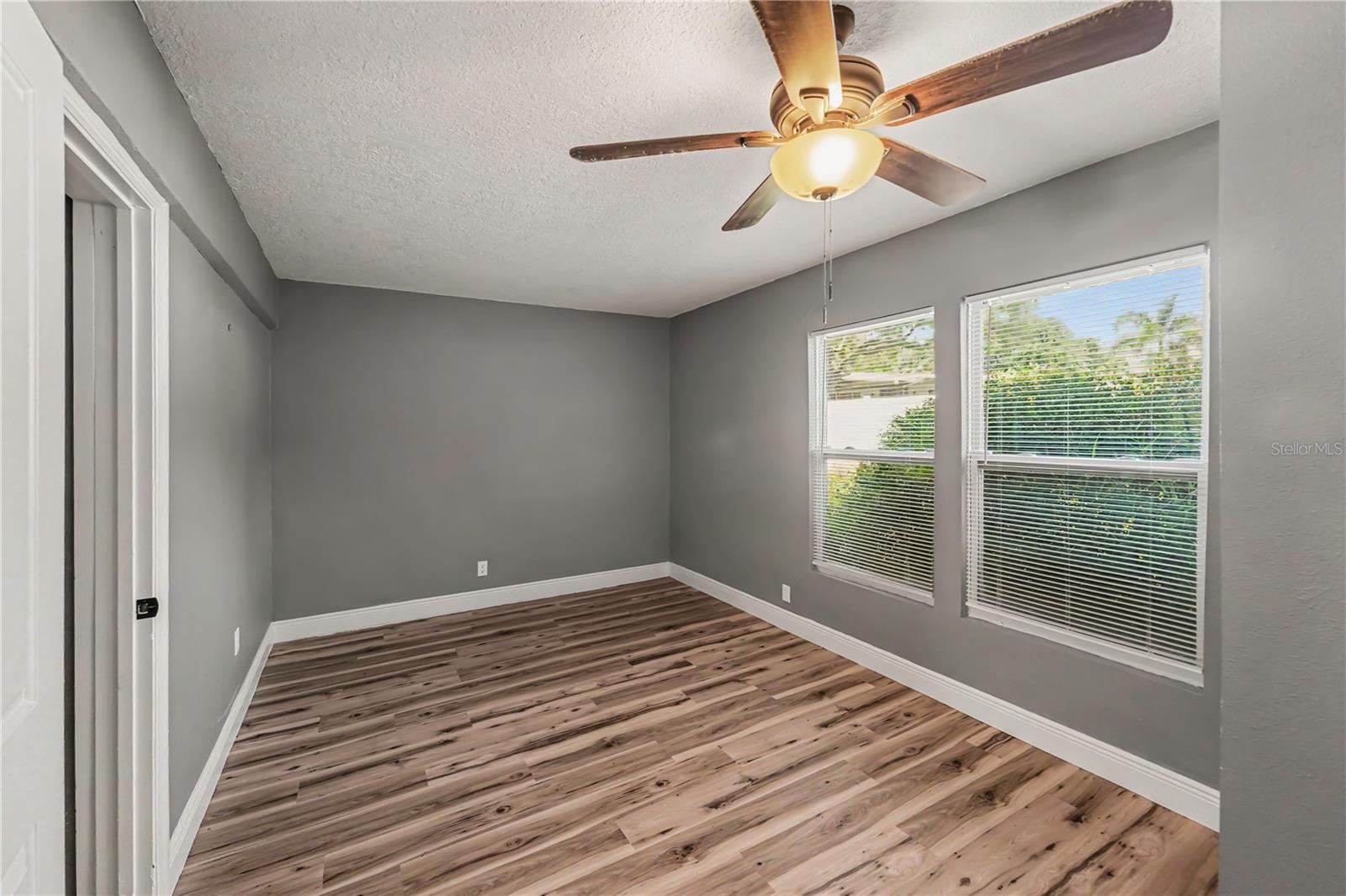 217 GARDEN CIR — photo 26