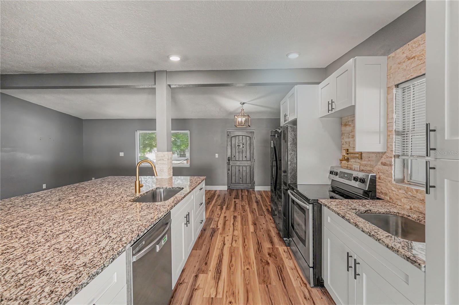 217 GARDEN CIR — photo 9