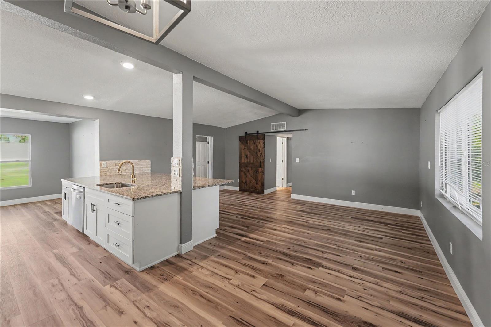 217 GARDEN CIR — photo 6