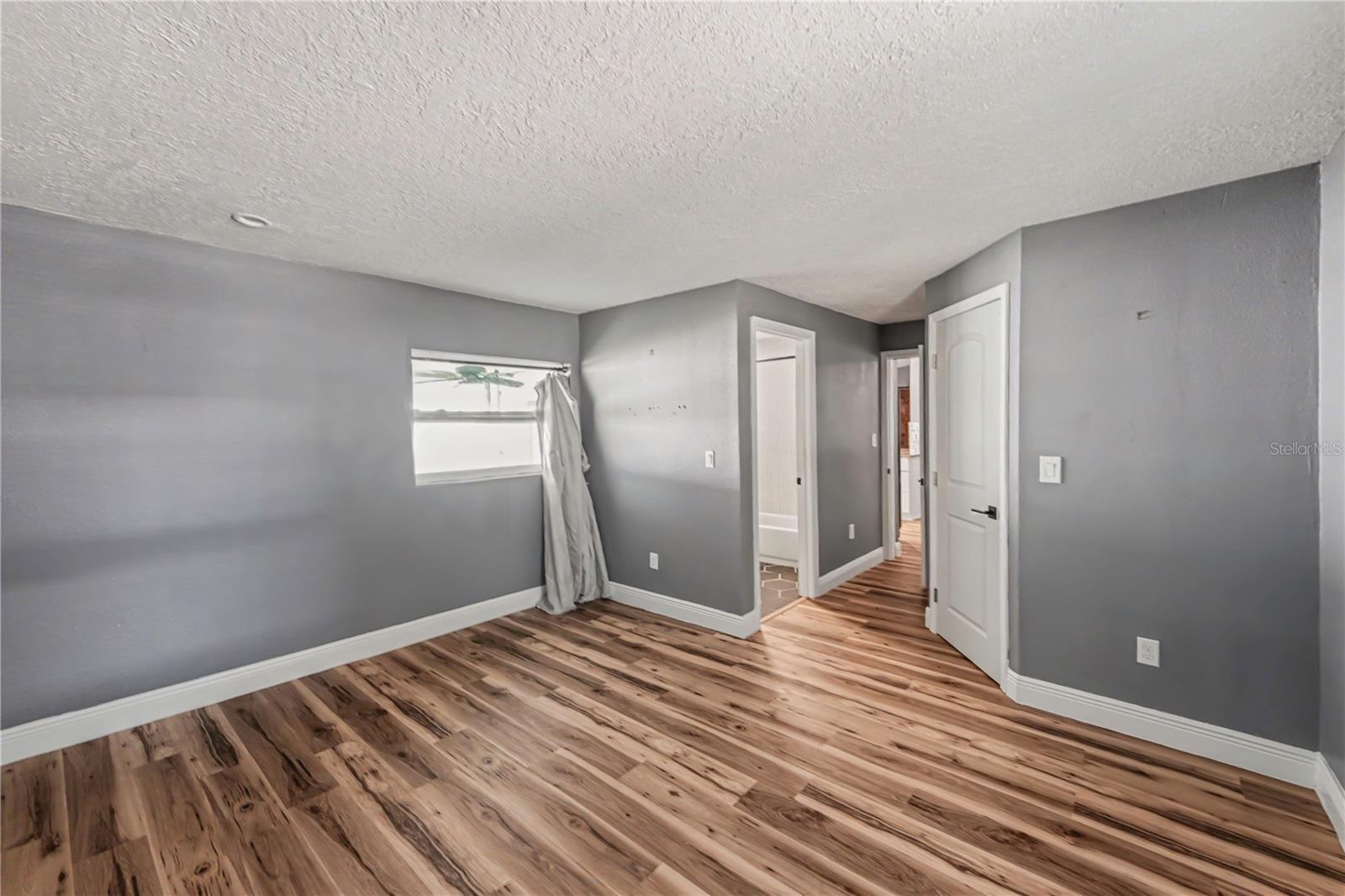 217 GARDEN CIR — photo 16