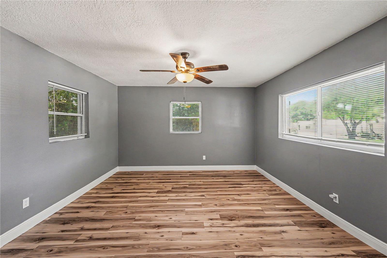 217 GARDEN CIR — photo 21
