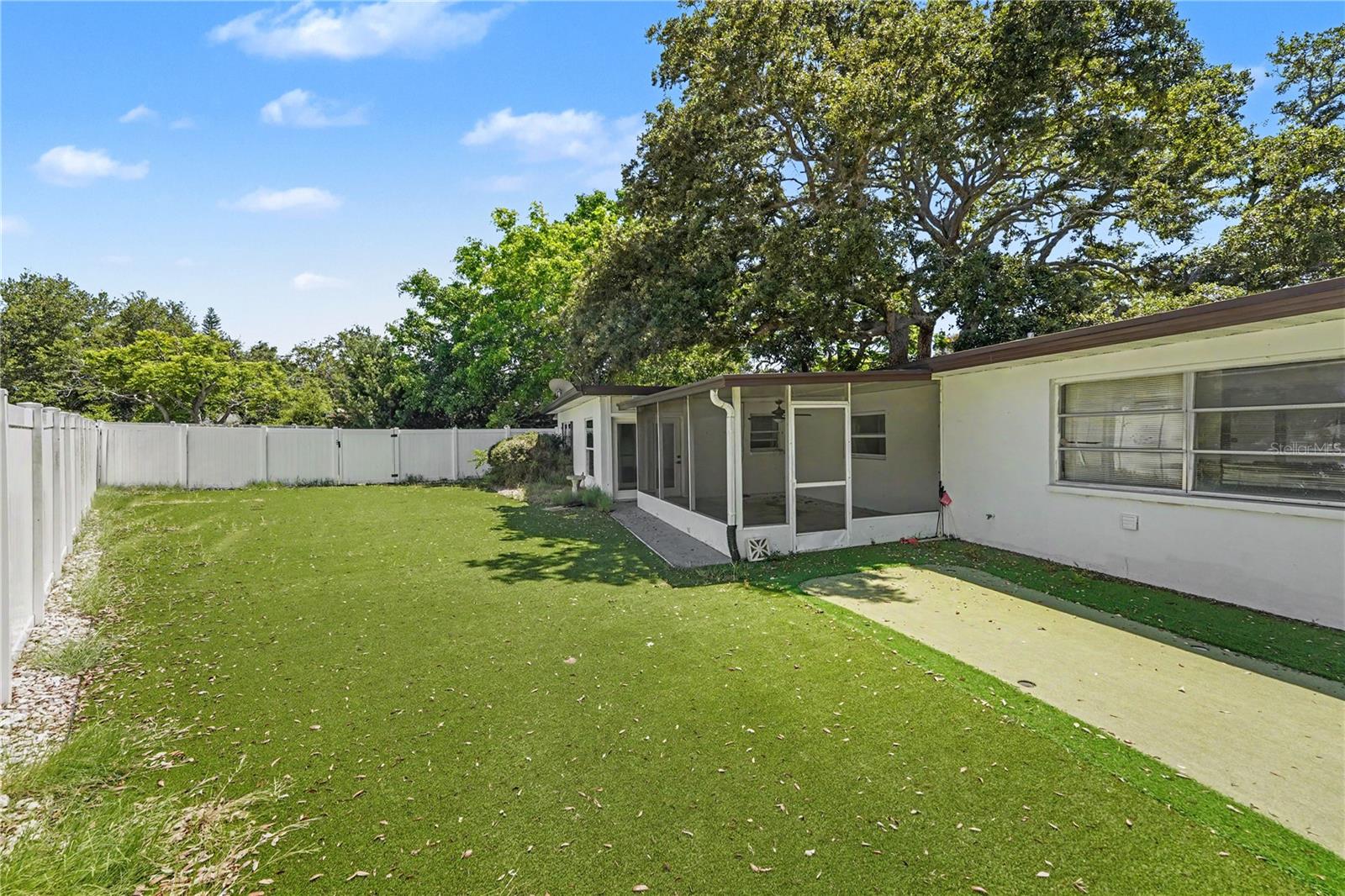 217 GARDEN CIR — photo 31
