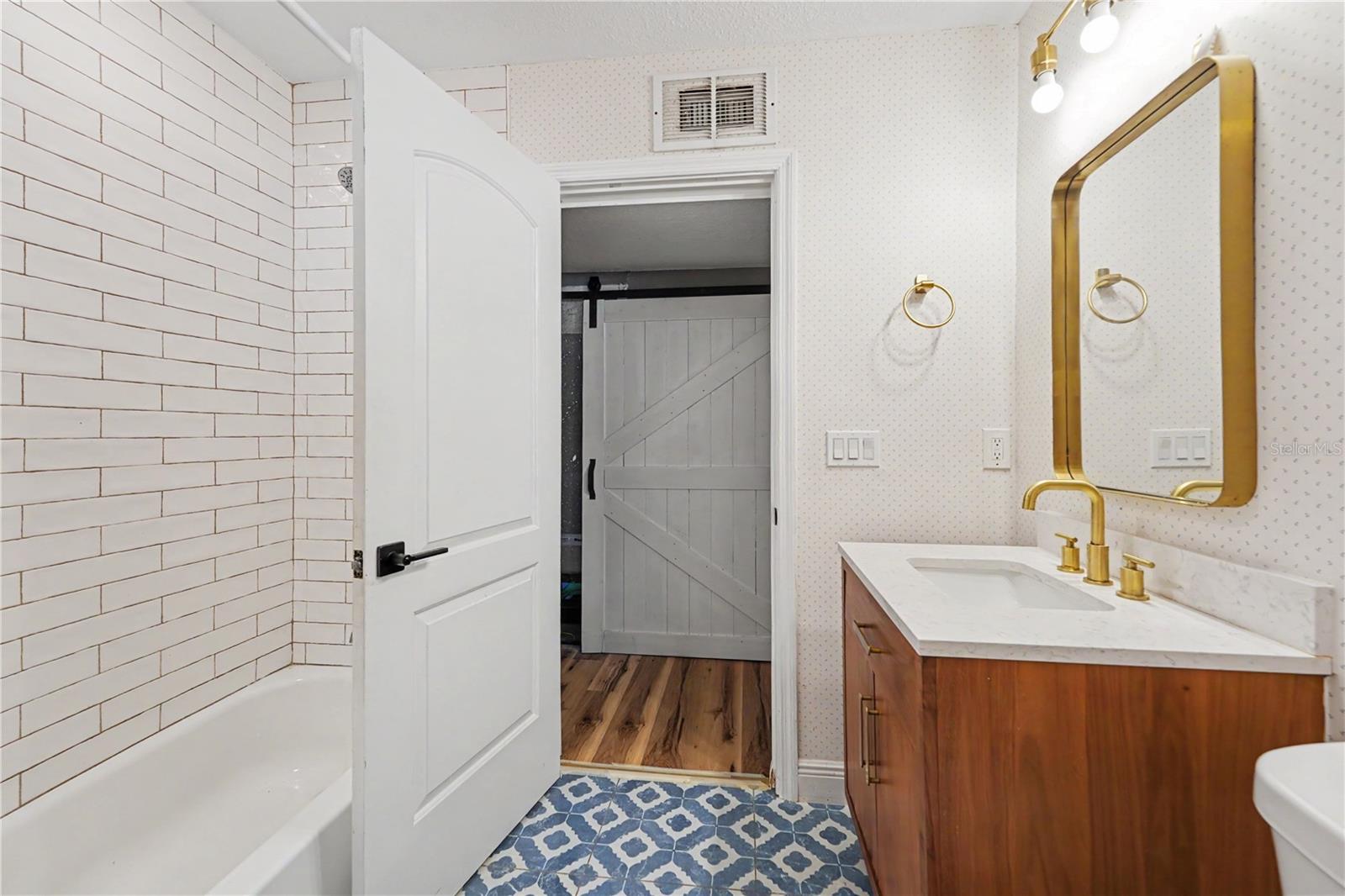 217 GARDEN CIR — photo 19