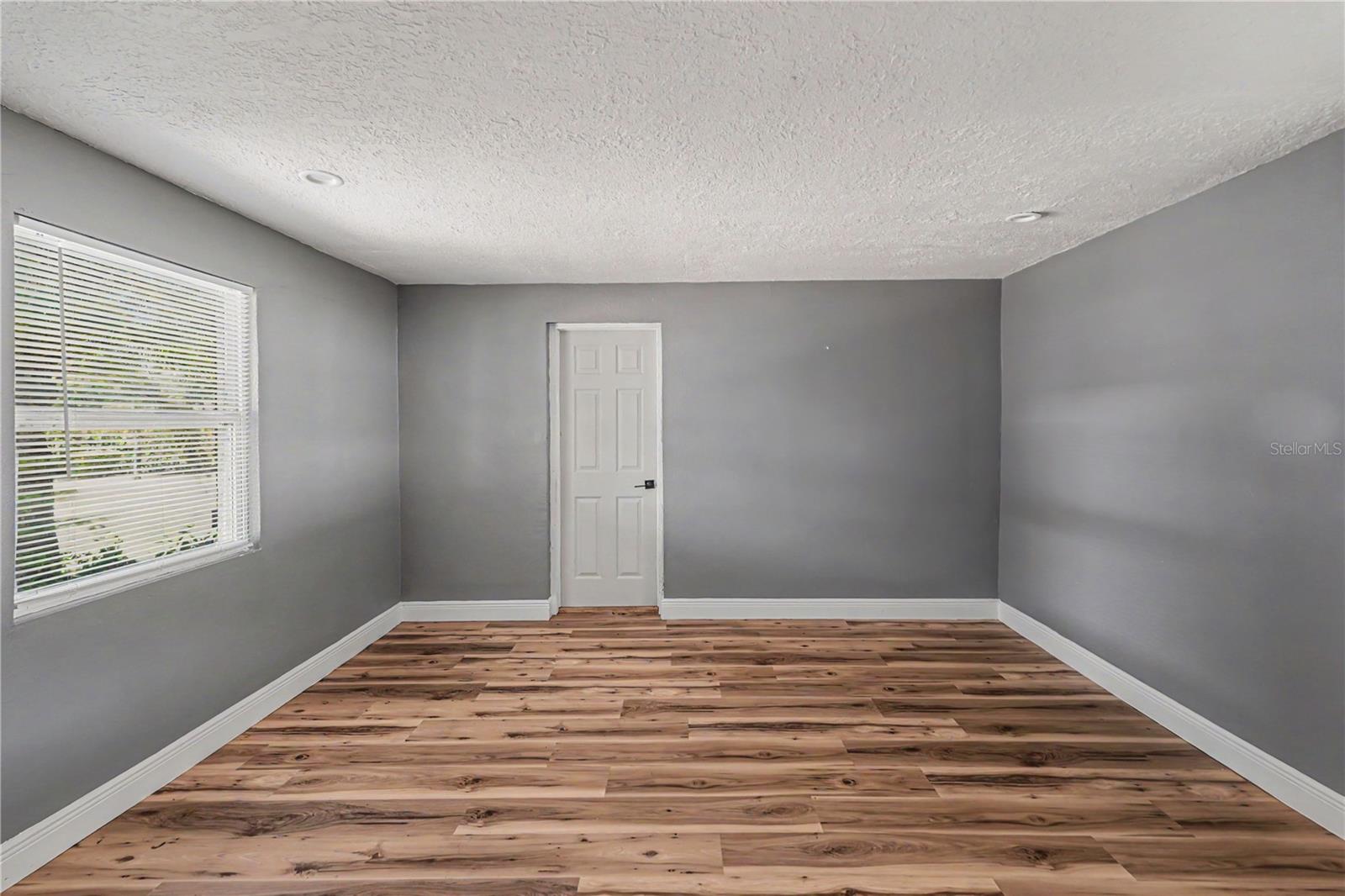 217 GARDEN CIR — photo 15