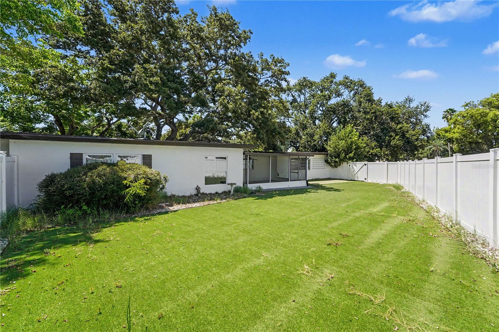 217 GARDEN CIR — photo 33