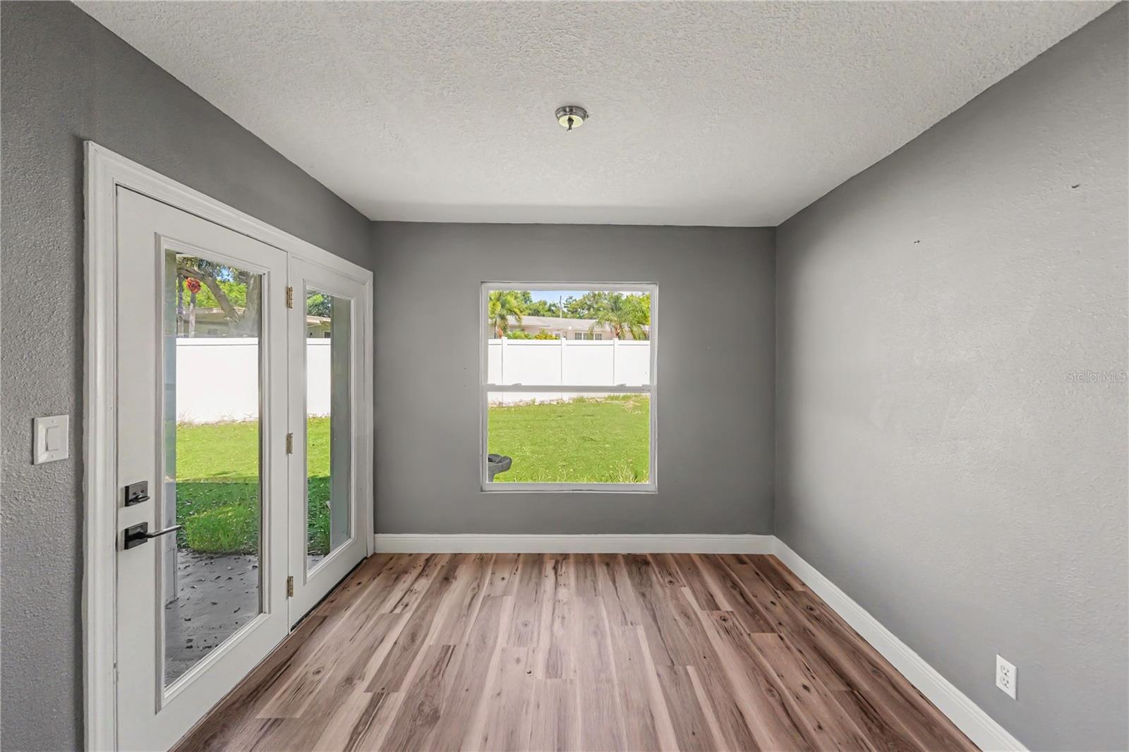 217 GARDEN CIR — photo 11