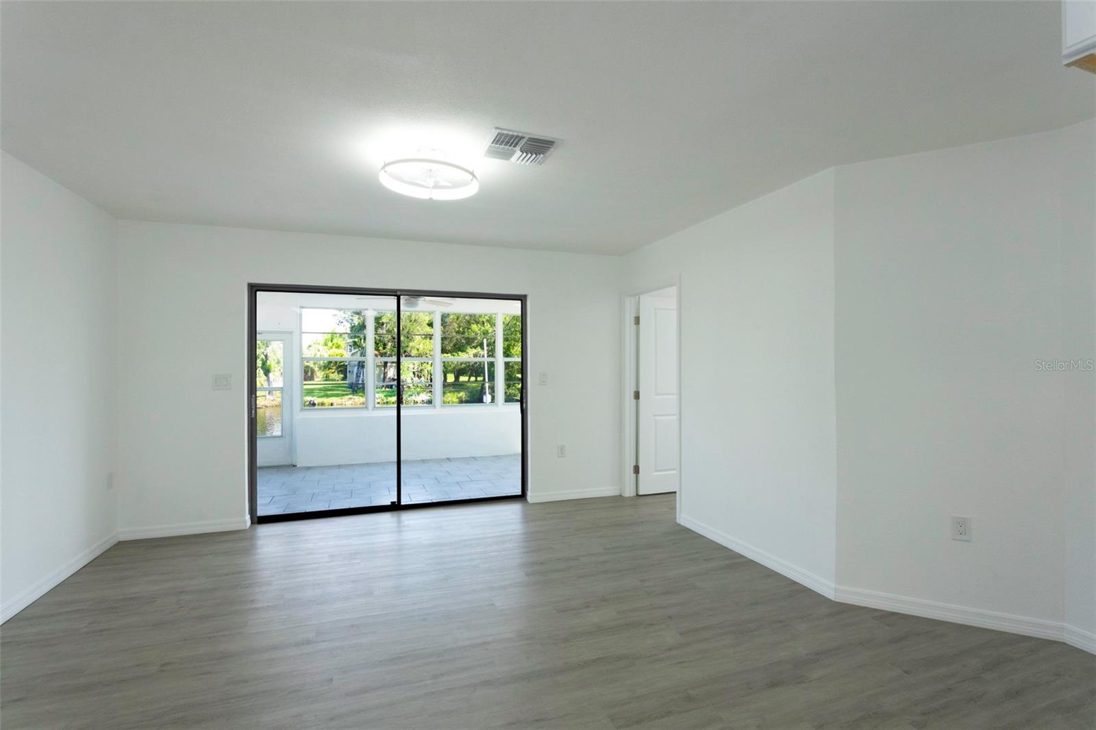 14820 ATLANTIC AVE — photo 11