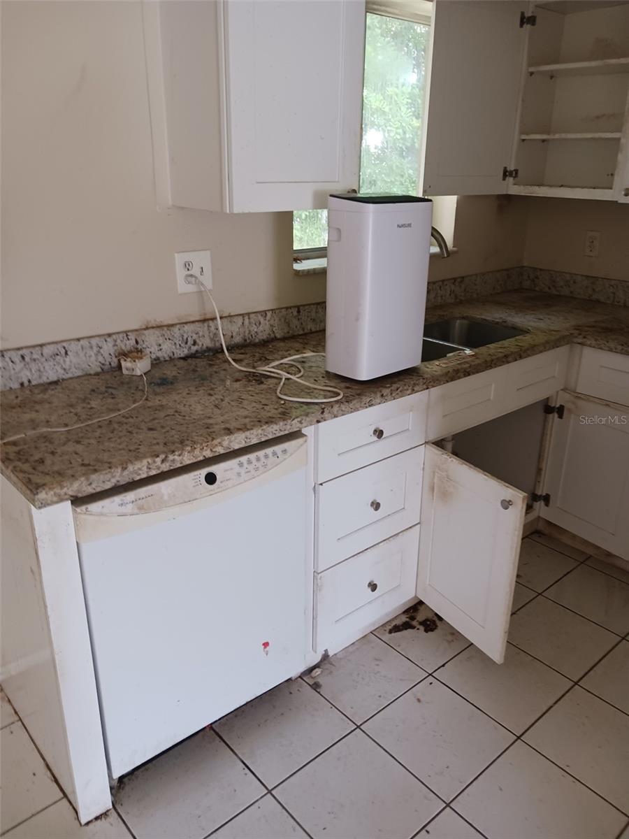 8402 FAY AVE — photo 11
