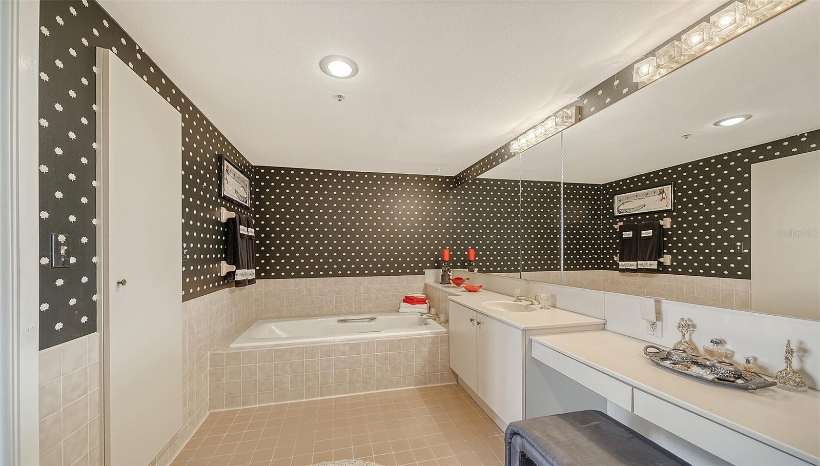 2110 HARBOURSIDE DR #523 — photo 22