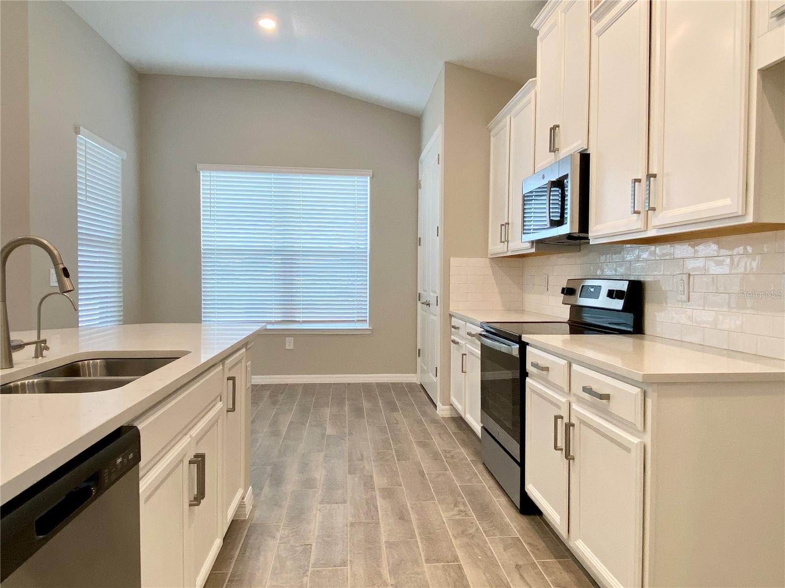 33879 ASTORIA CIR — photo 7