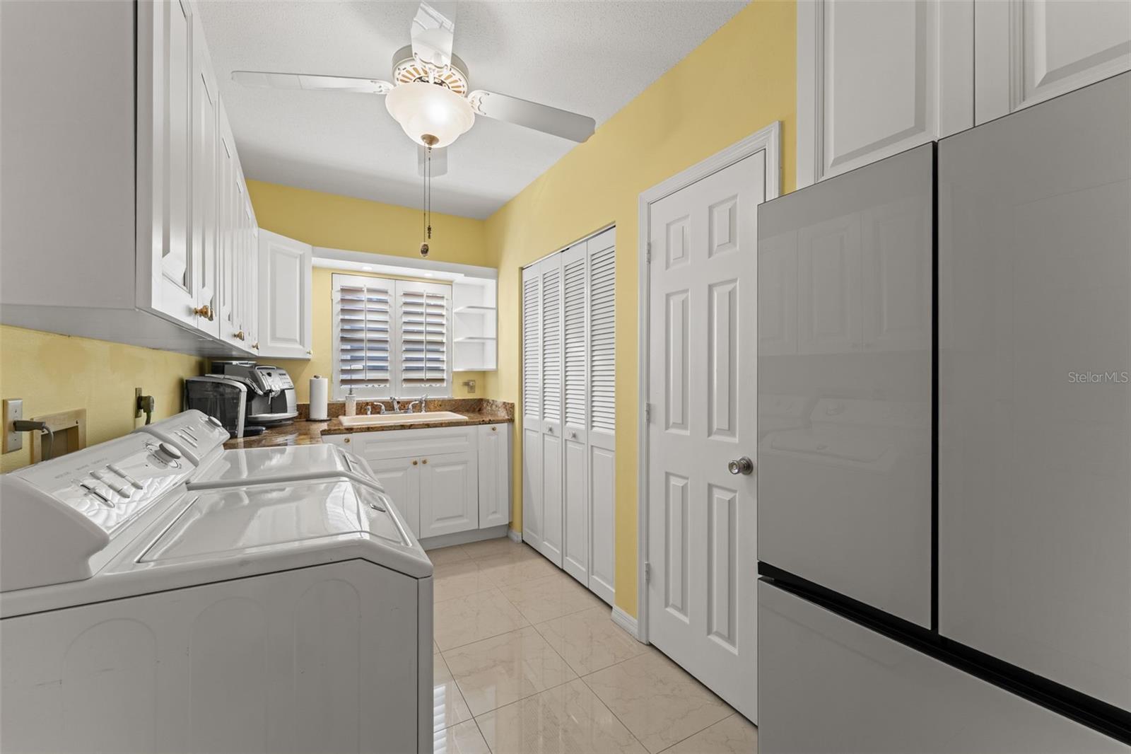 966 N DORAL LN — photo 48