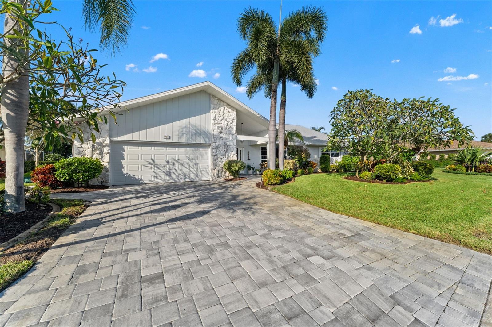 966 N DORAL LN — photo 6