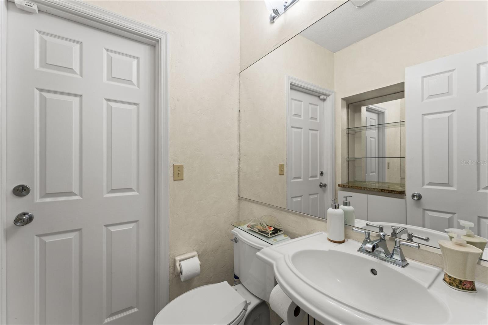 966 N DORAL LN — photo 34