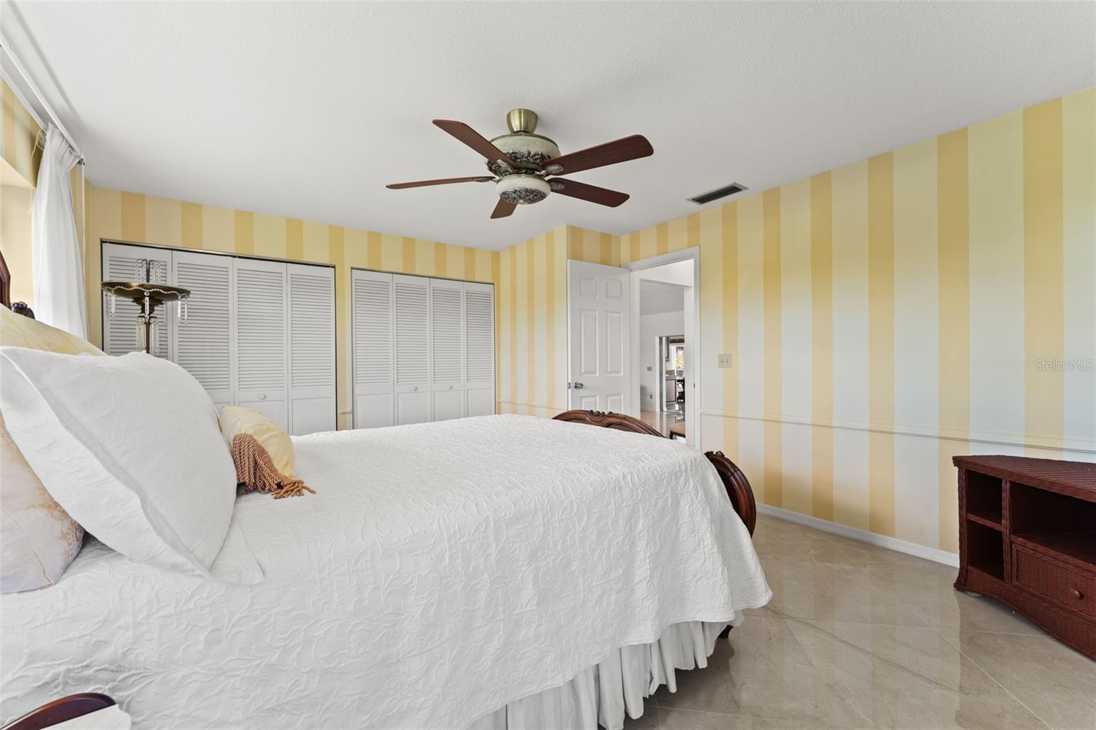966 N DORAL LN — photo 43