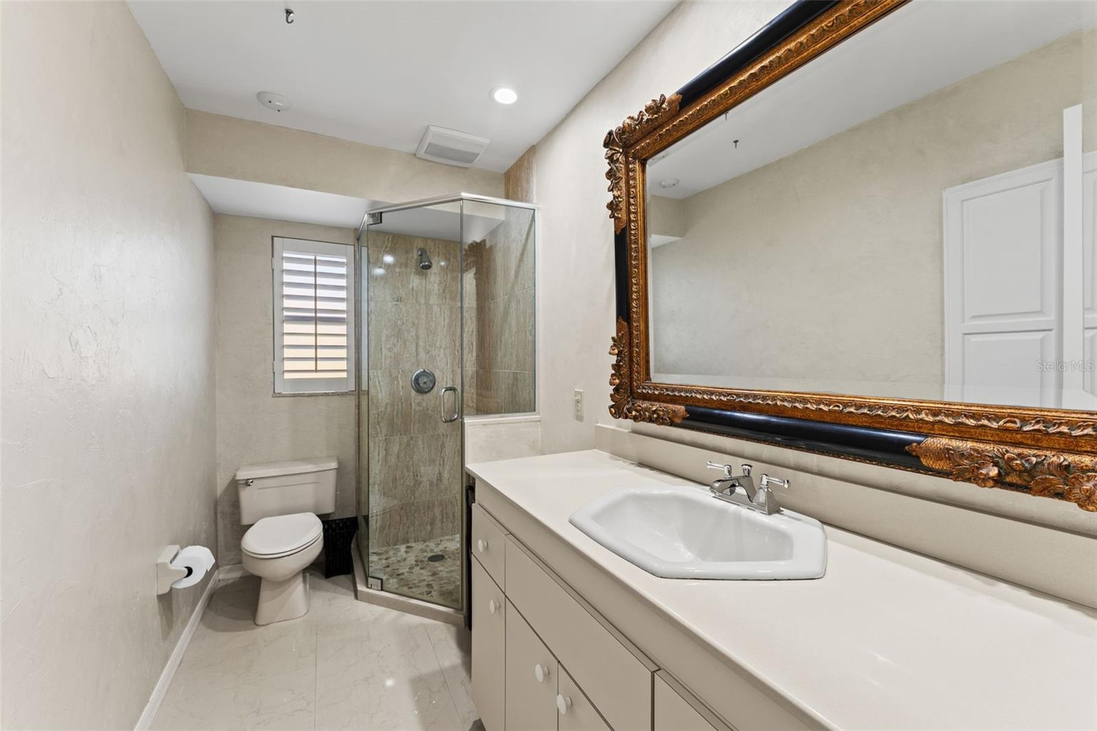 966 N DORAL LN — photo 44