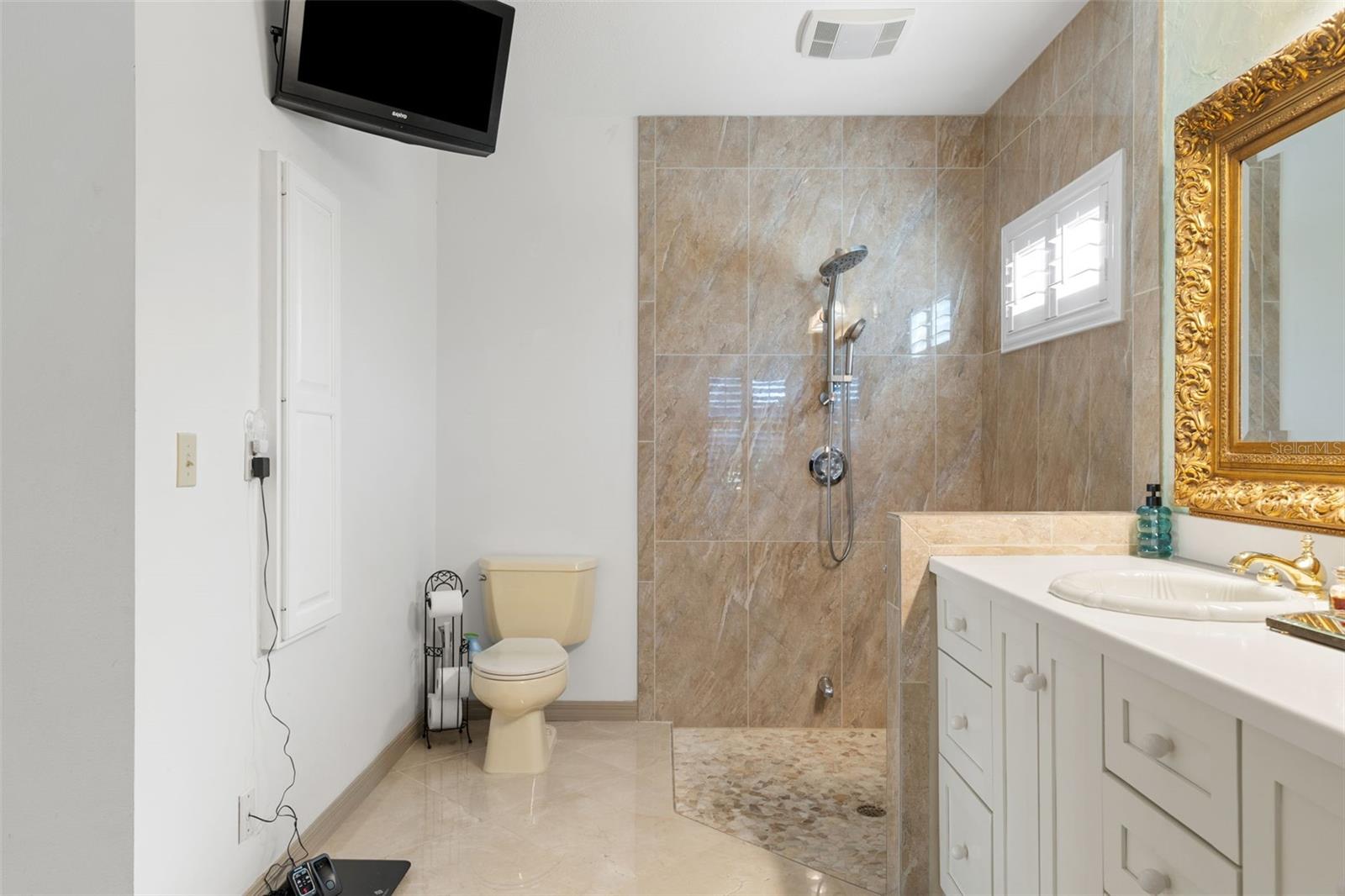 966 N DORAL LN — photo 41
