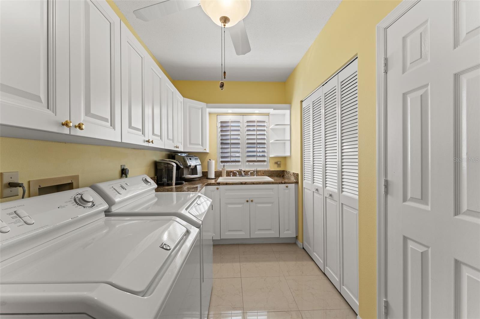 966 N DORAL LN — photo 49