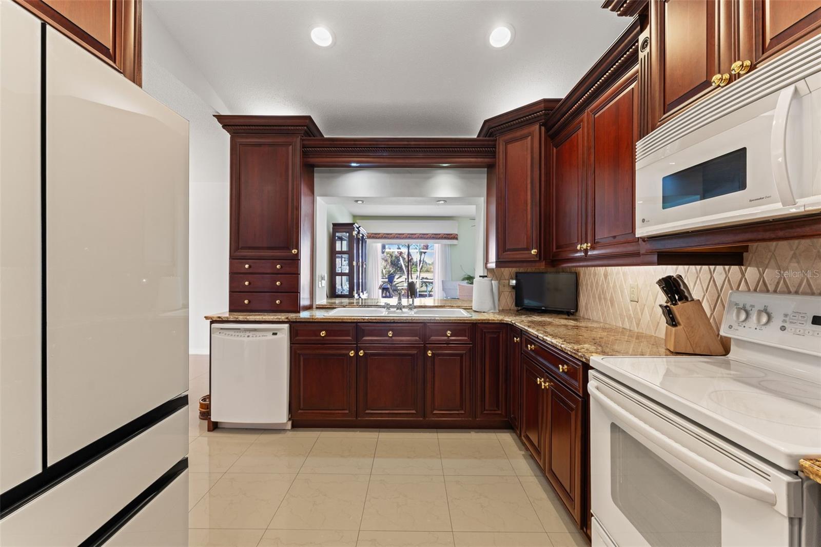 966 N DORAL LN — photo 22