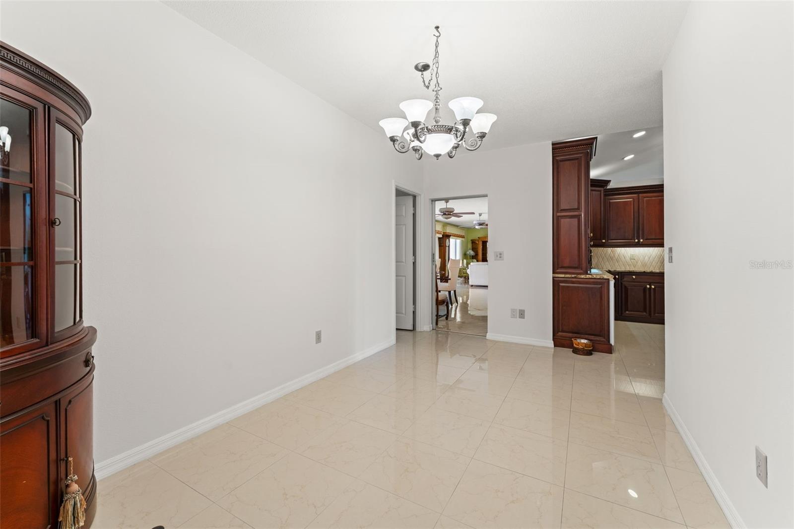 966 N DORAL LN — photo 35