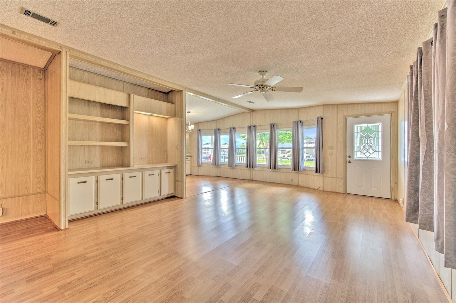 35207 MAKENZIE ST — photo 13