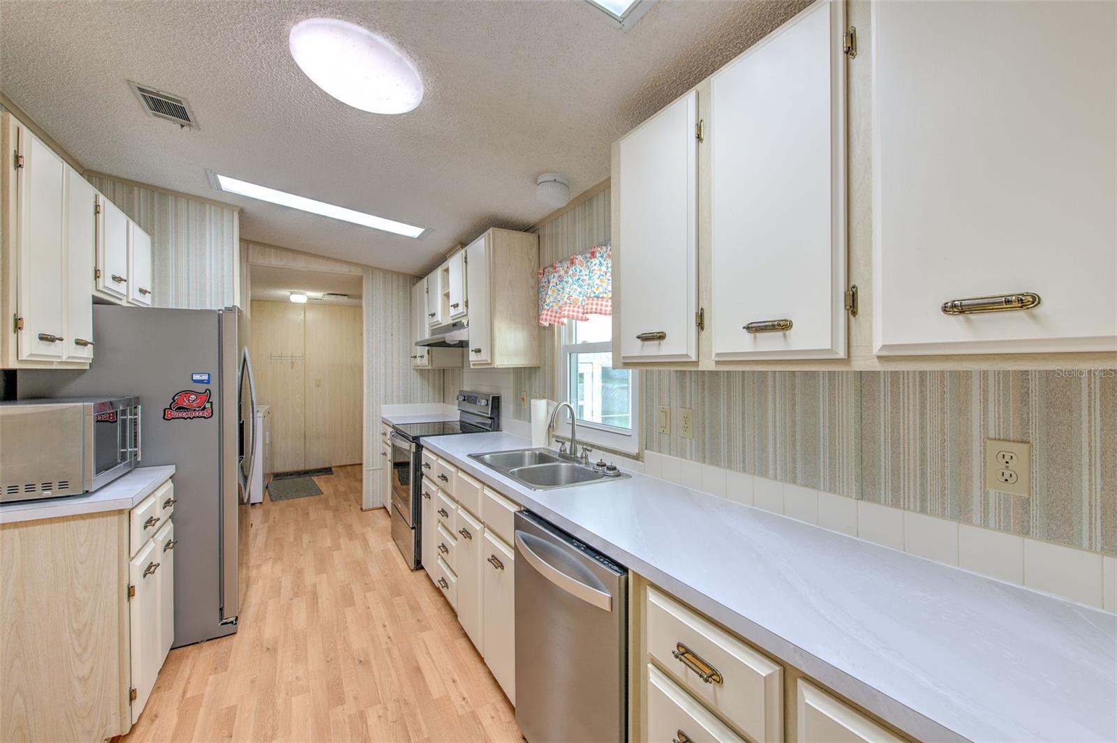 35207 MAKENZIE ST — photo 20