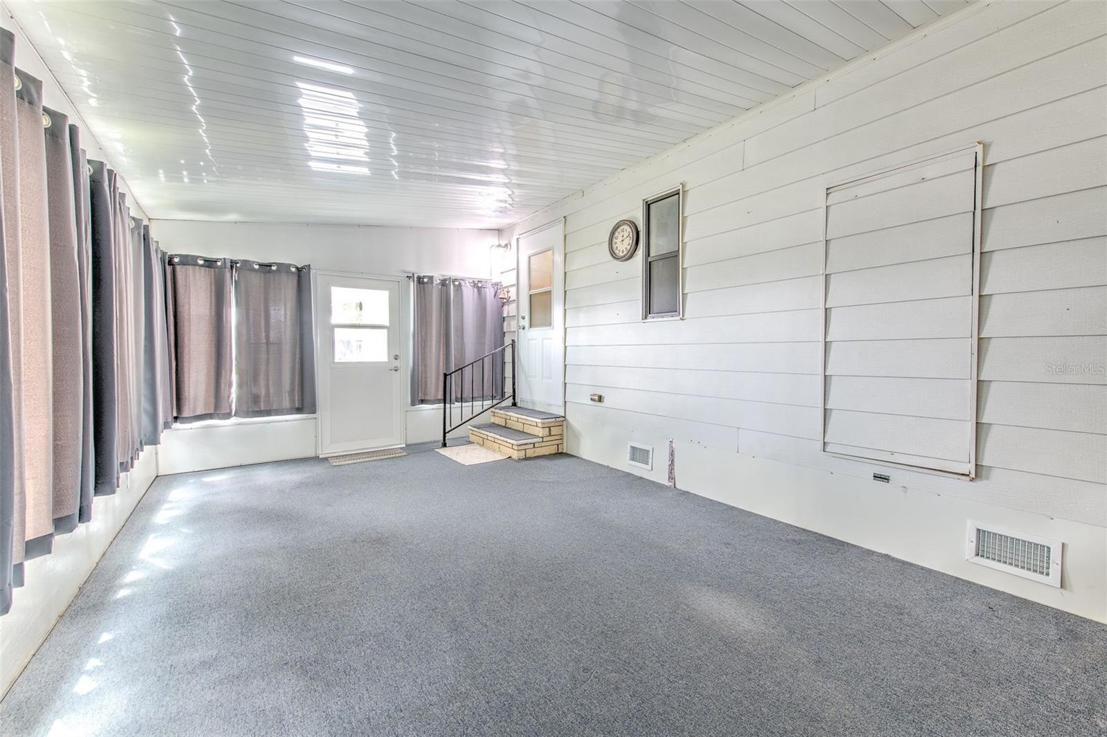 35207 MAKENZIE ST — photo 10