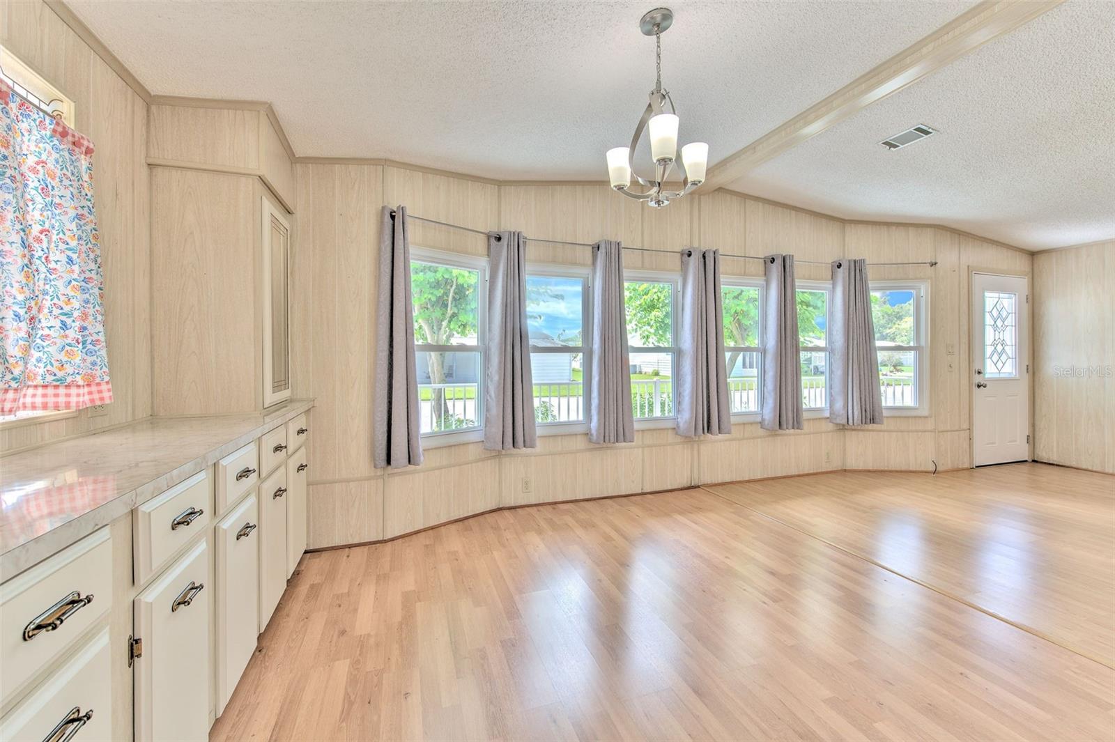 35207 MAKENZIE ST — photo 18
