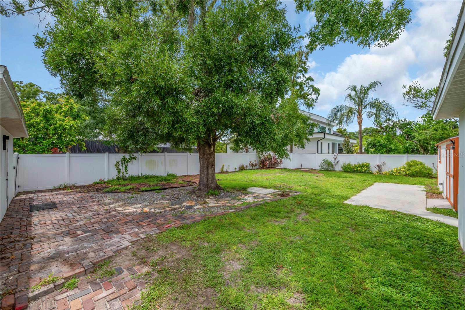 1207 W ADALEE ST — photo 18