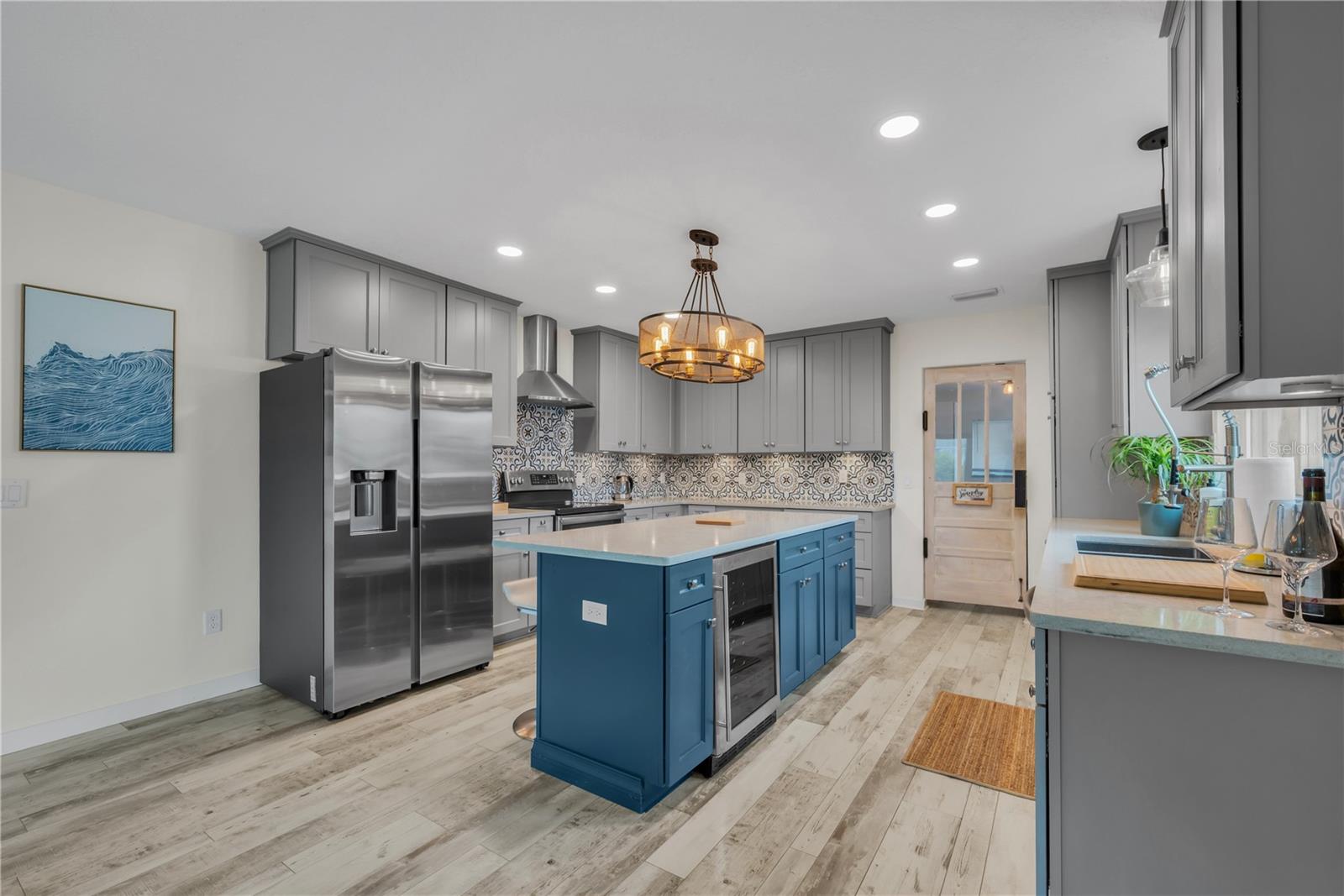 1207 W ADALEE ST — photo 8