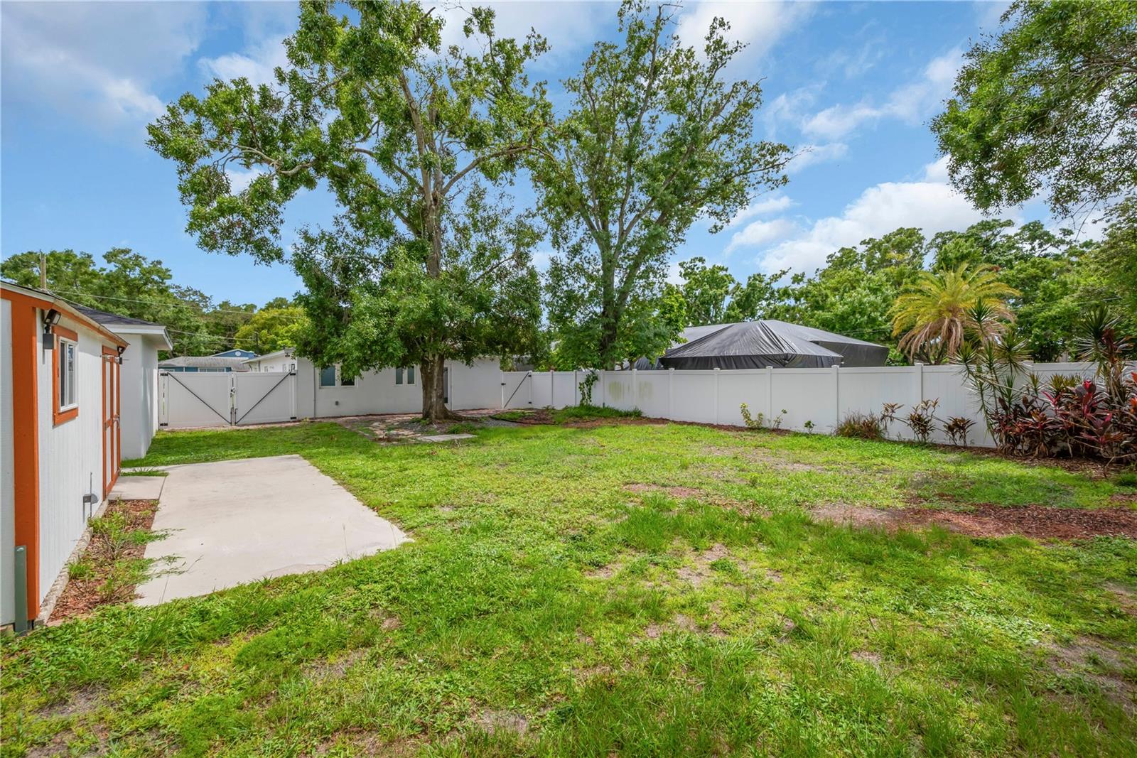 1207 W ADALEE ST — photo 17