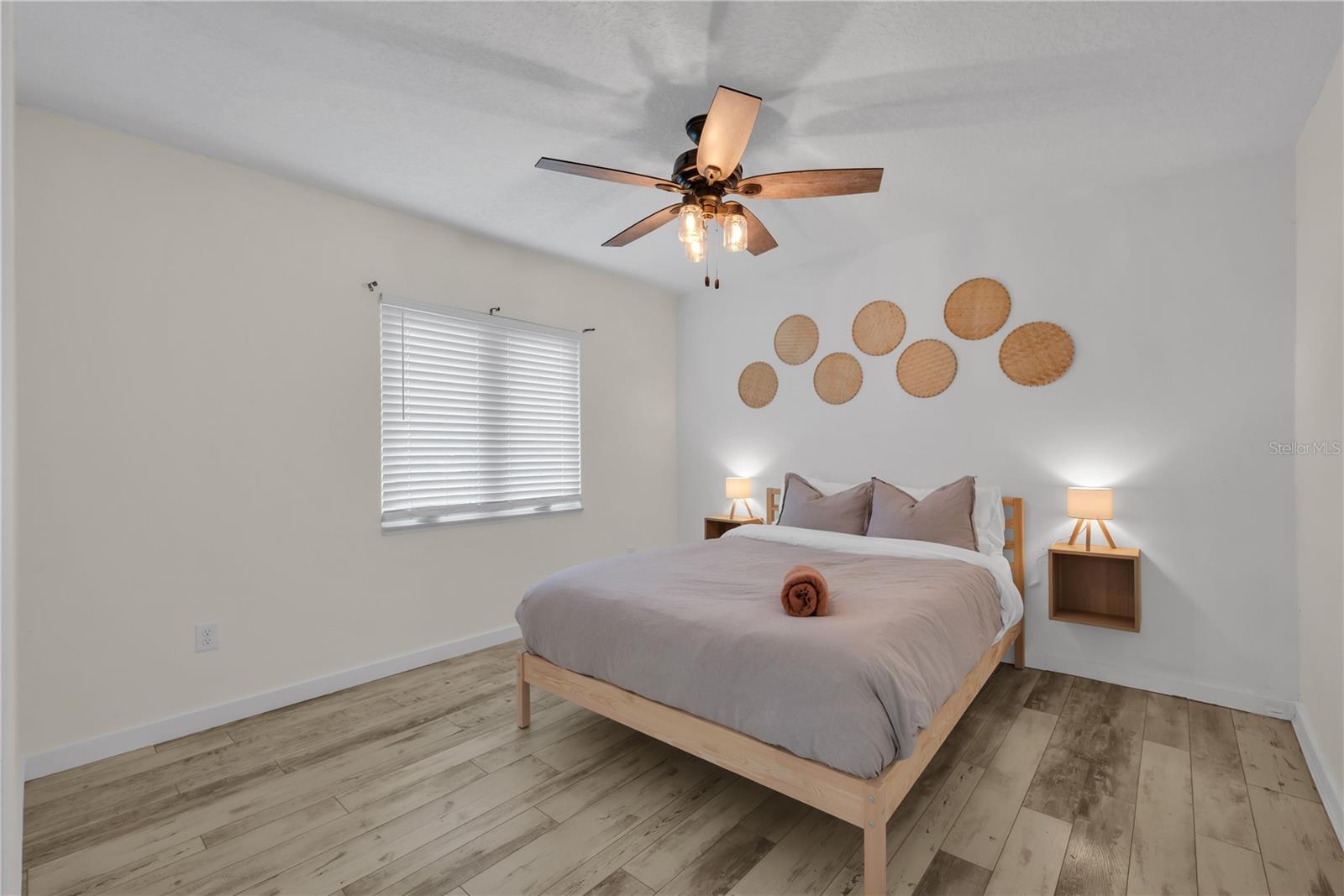 1207 W ADALEE ST — photo 10