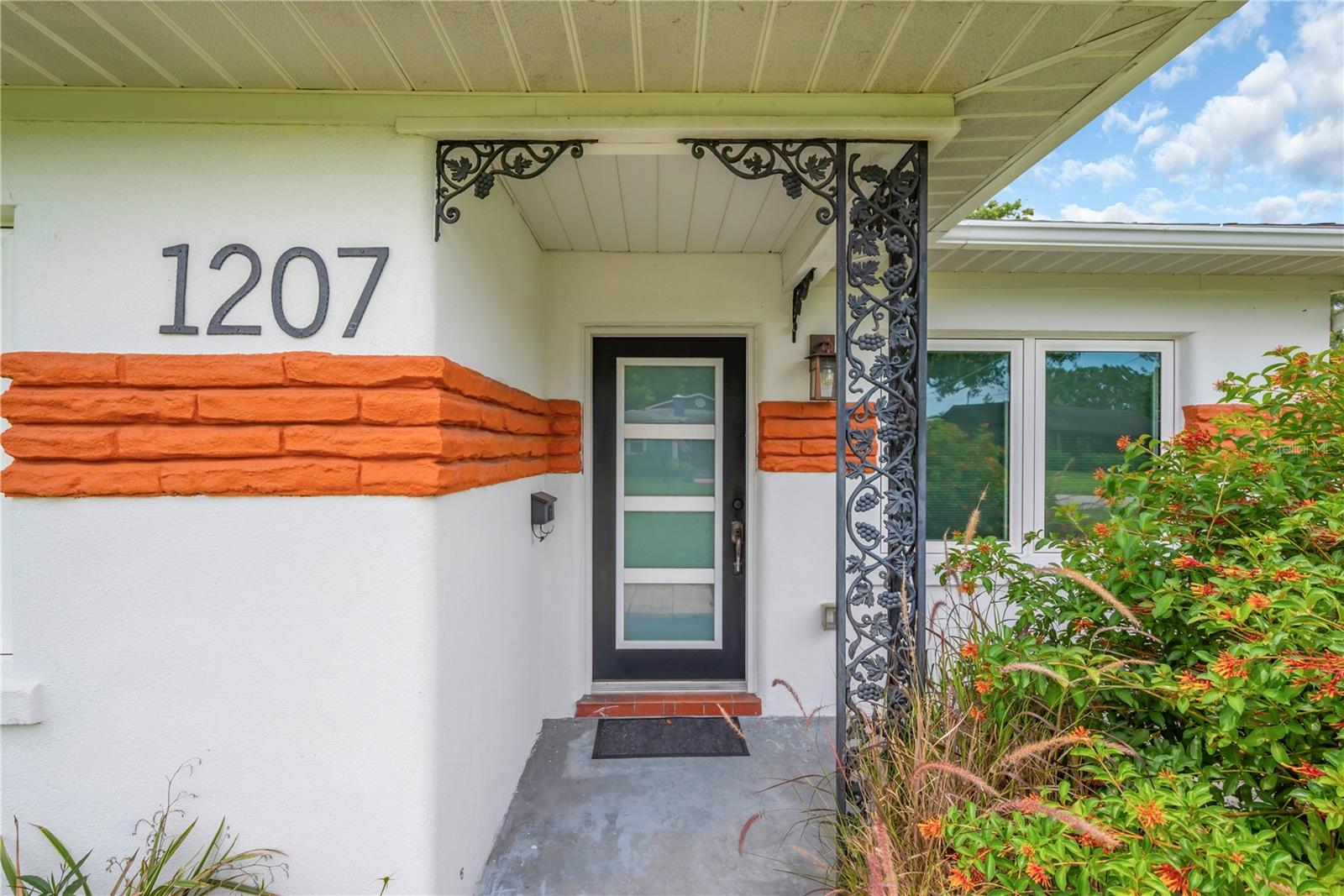1207 W ADALEE ST — photo 2
