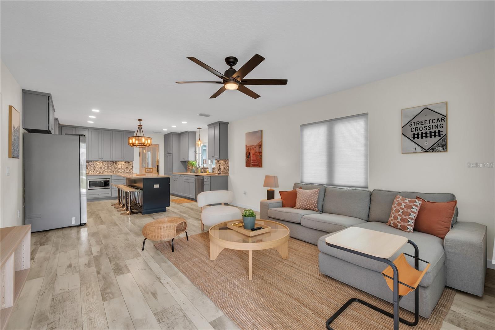 1207 W ADALEE ST — photo 5
