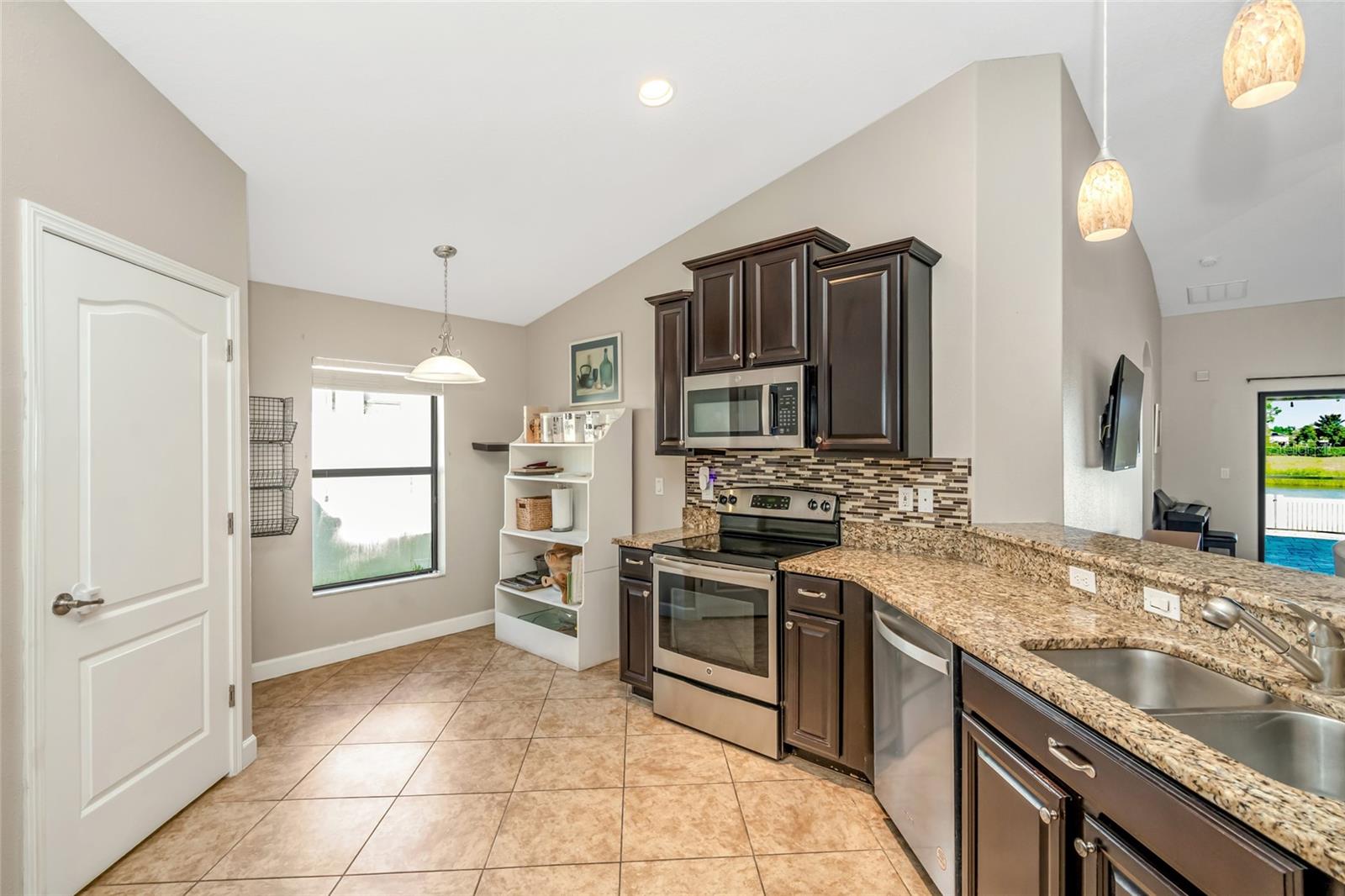 12539 MOUNTAIN SPRINGS PL — photo 4