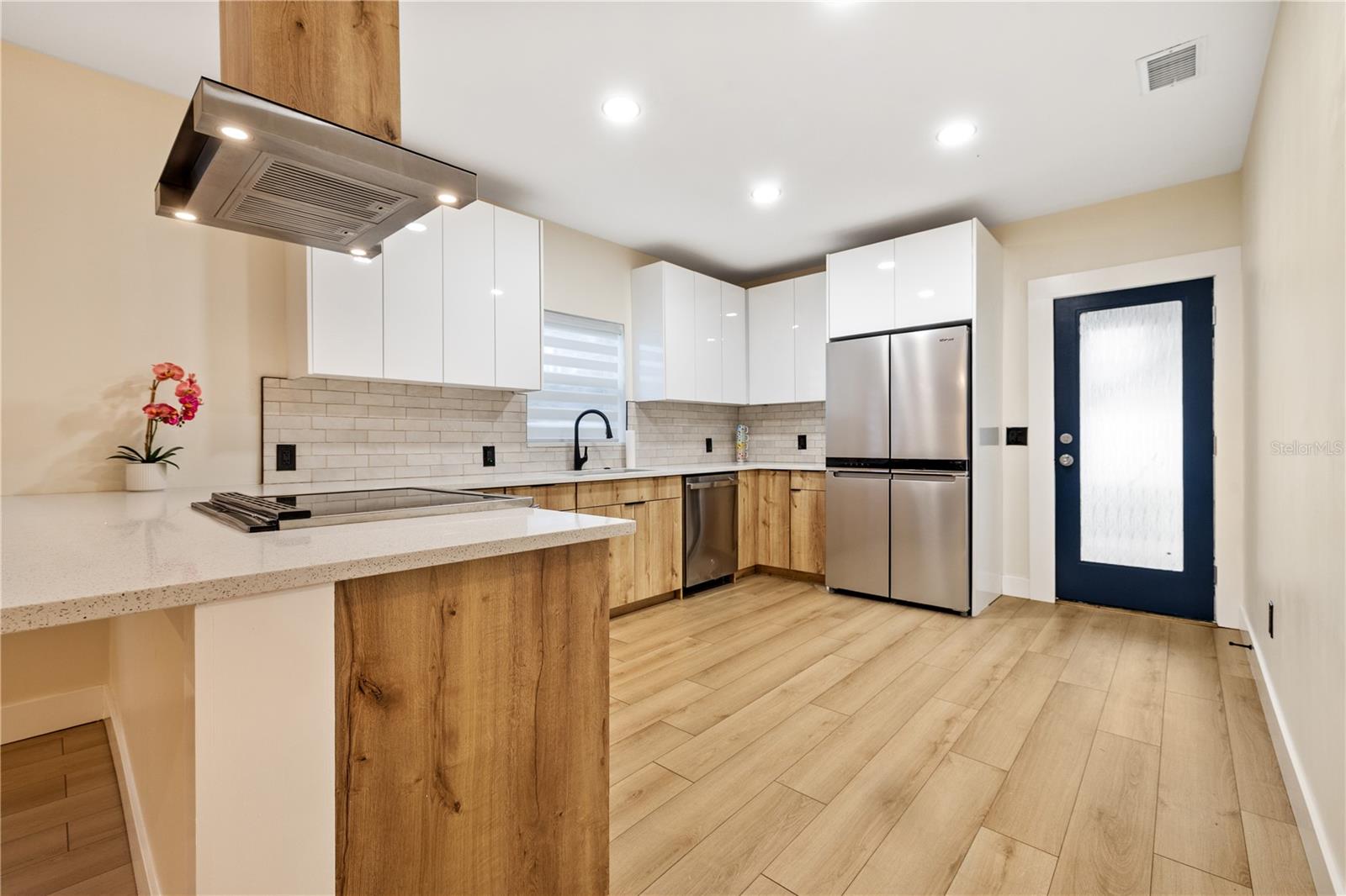 6910 N BREVARD AVE — photo 8