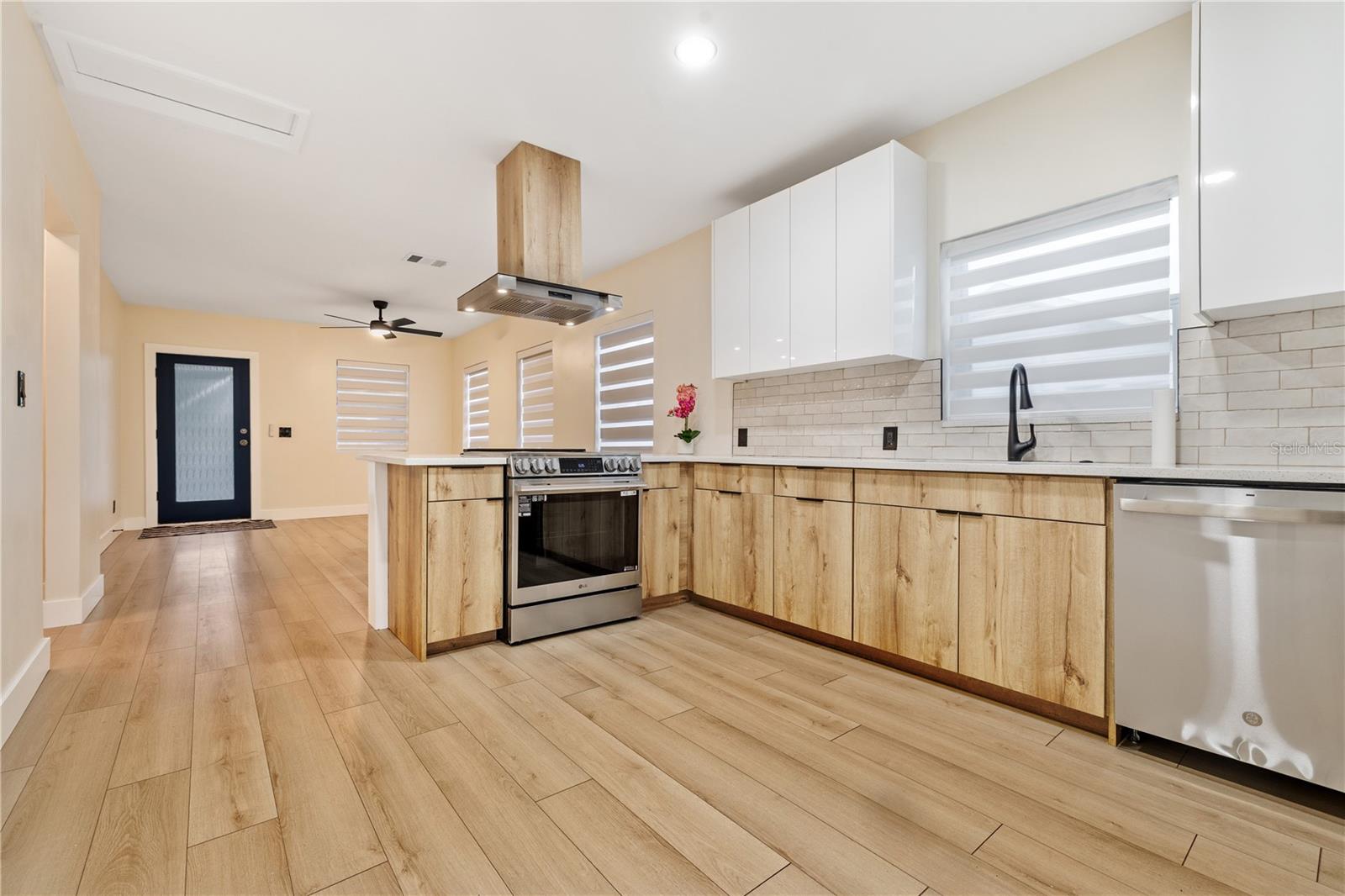 6910 N BREVARD AVE — photo 11