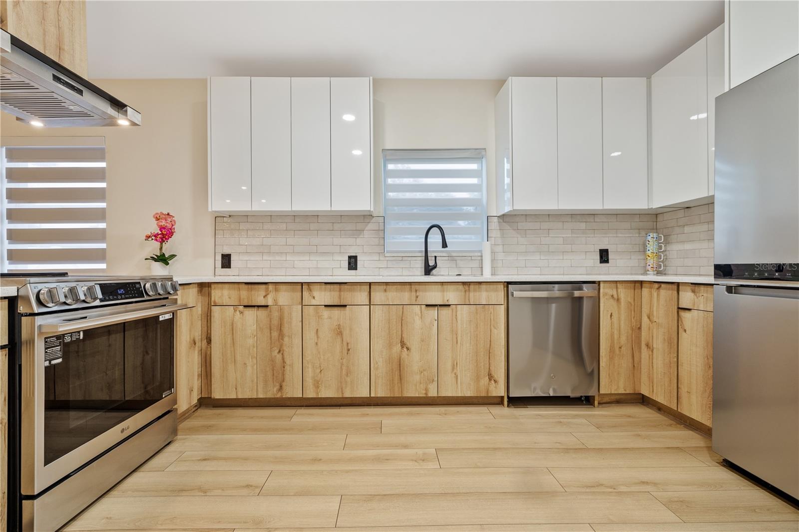 6910 N BREVARD AVE — photo 9