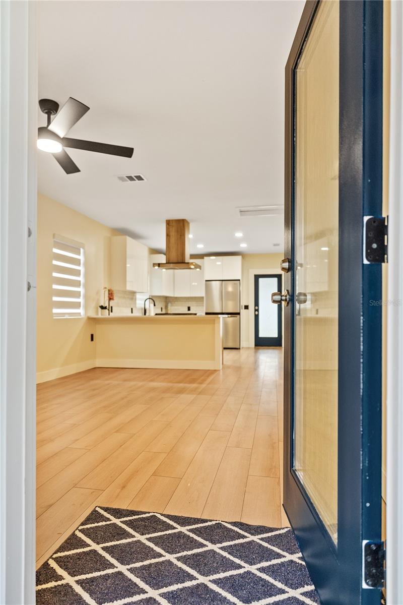 6910 N BREVARD AVE — photo 4