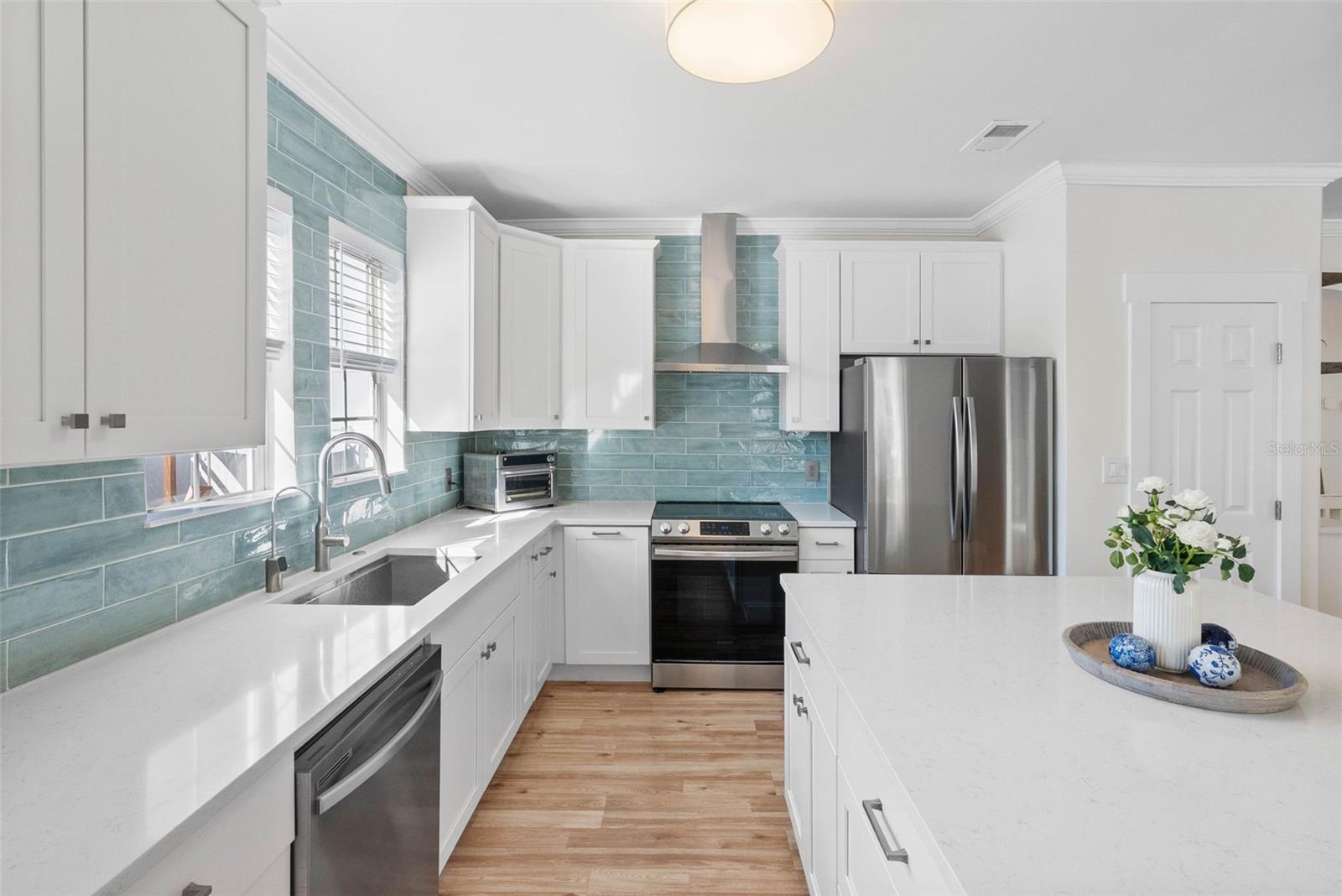 210 W EUCLID AVE — photo 14