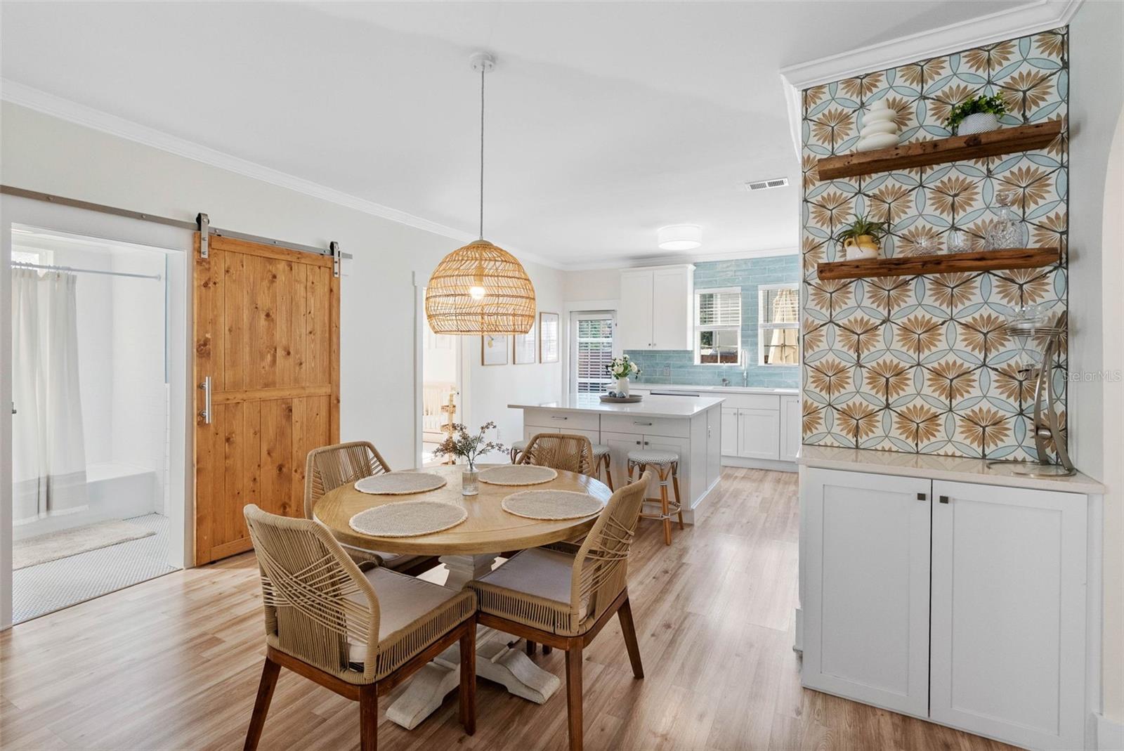 210 W EUCLID AVE — photo 16