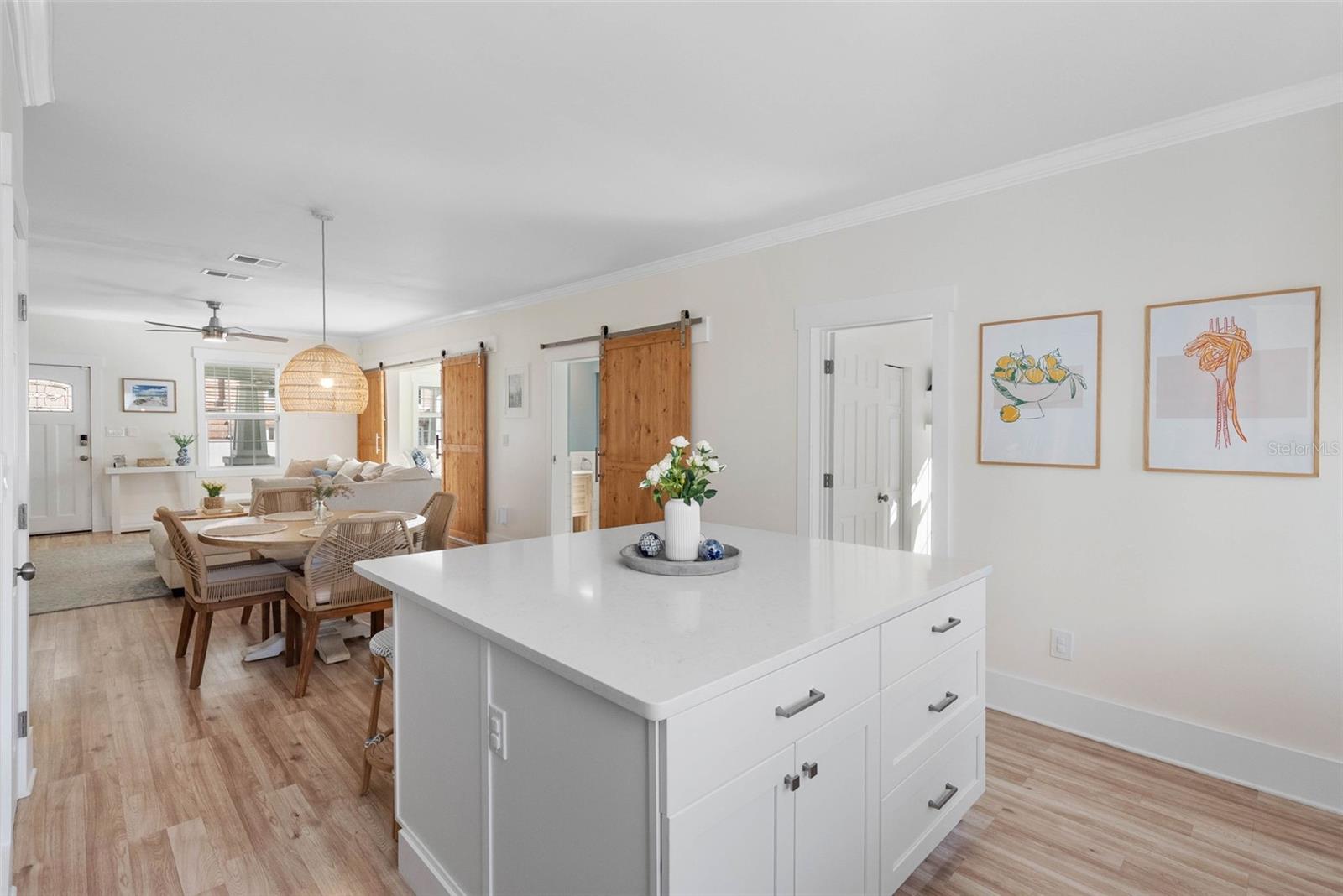210 W EUCLID AVE — photo 15