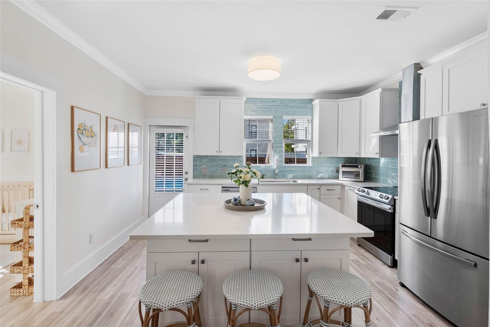210 W EUCLID AVE — photo 3