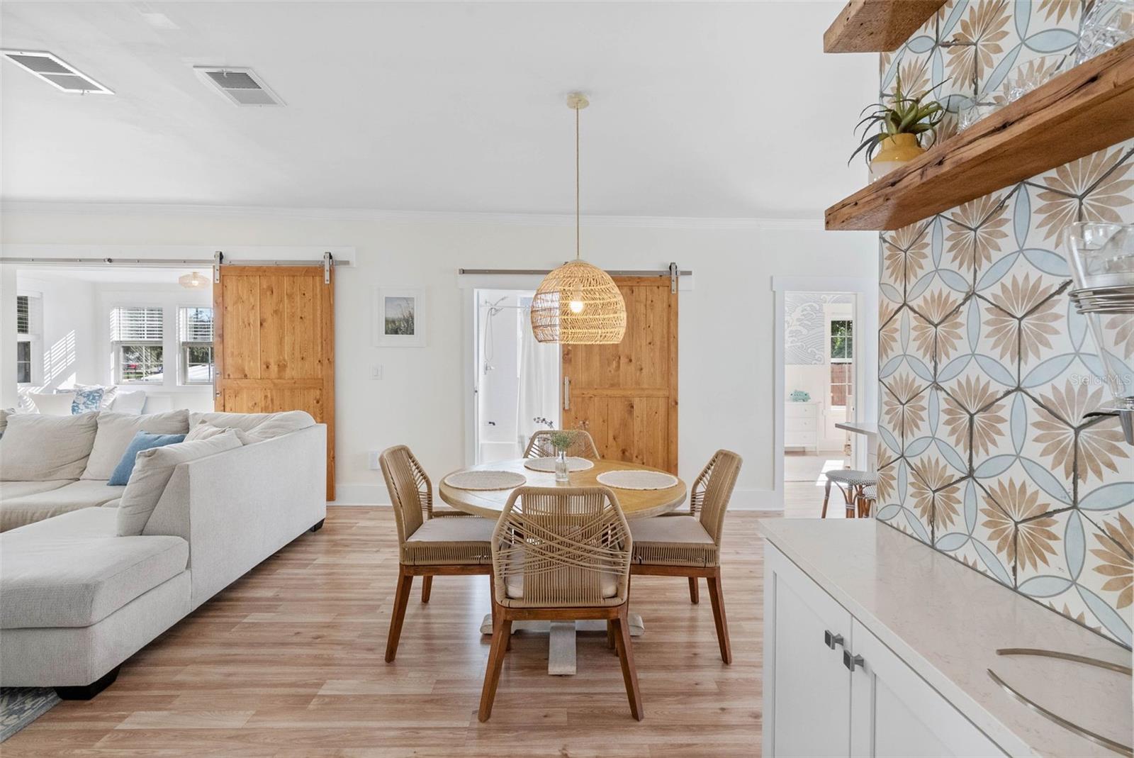 210 W EUCLID AVE — photo 13