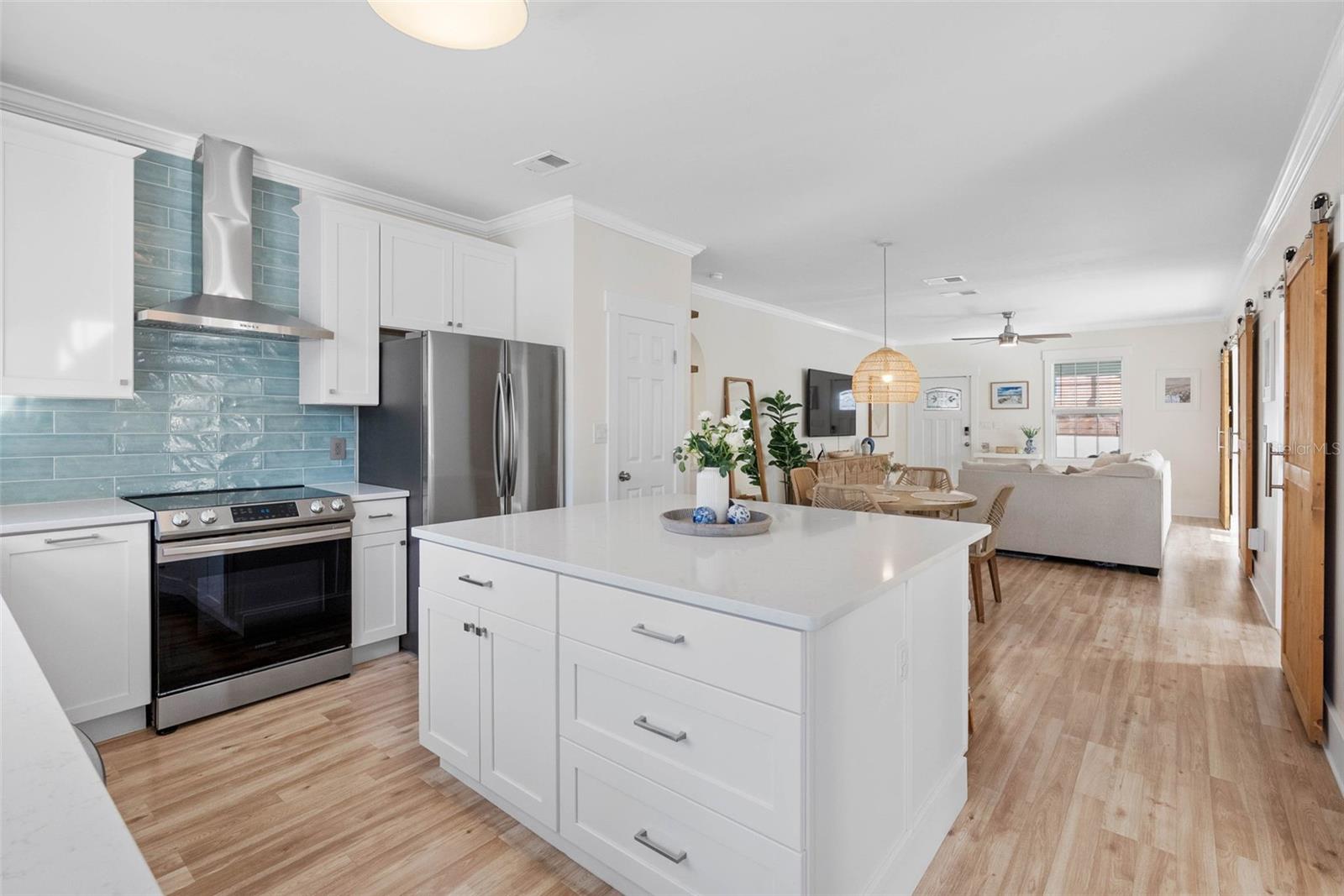 210 W EUCLID AVE — photo 12