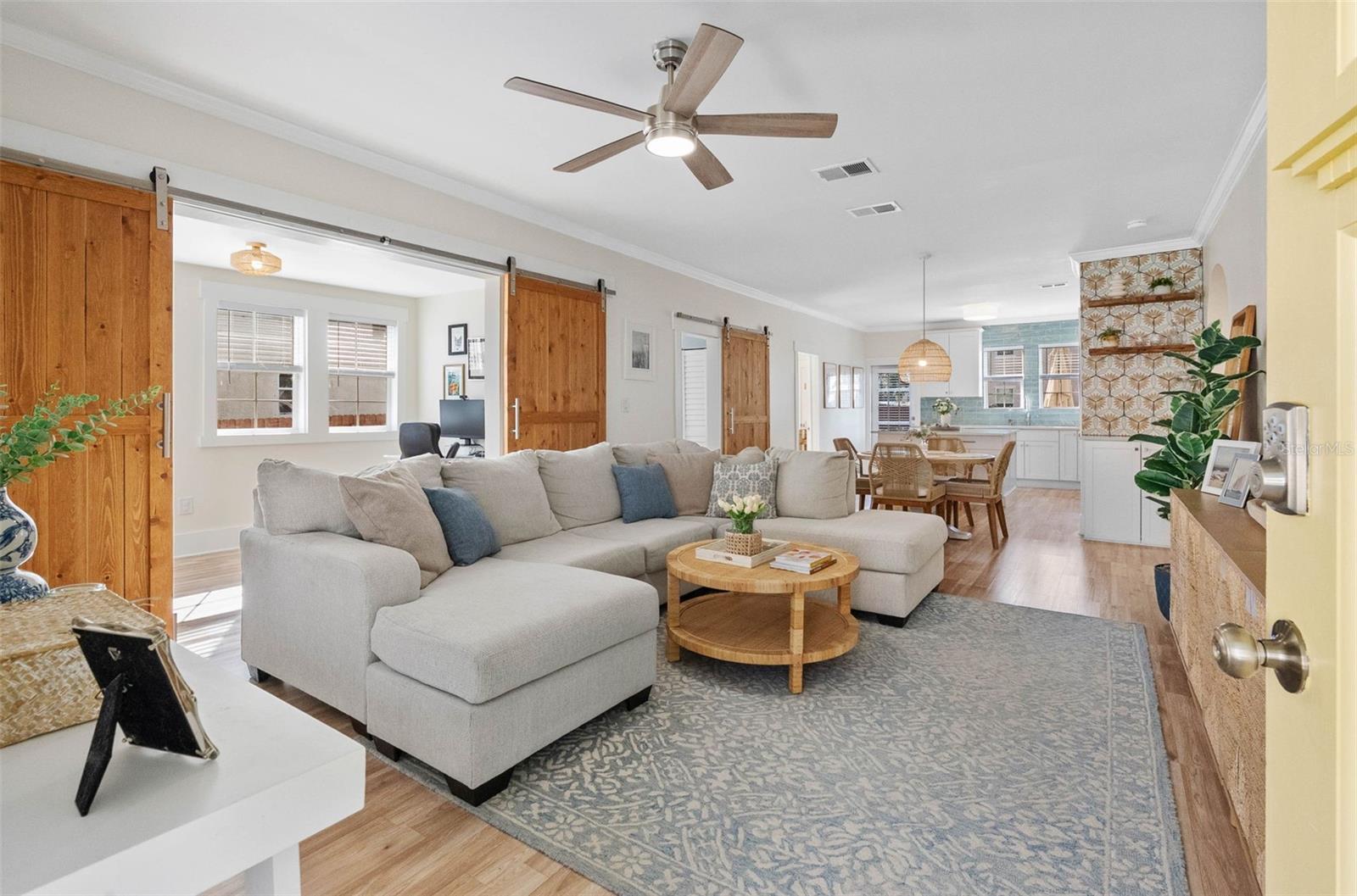 210 W EUCLID AVE — photo 4