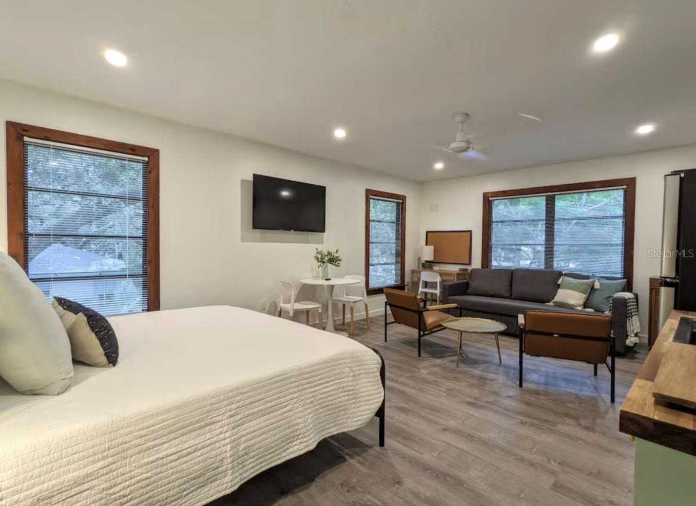 4711 HOLLINGSWORTH AVE — photo 39