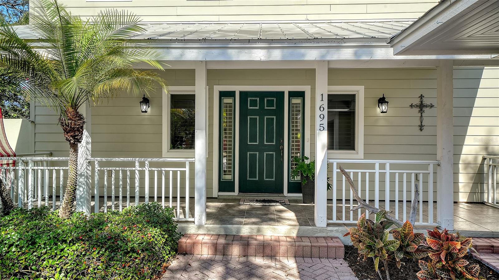 1695 HYDE PARK ST — photo 4